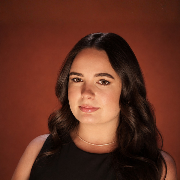 Alena Mazur, Associate